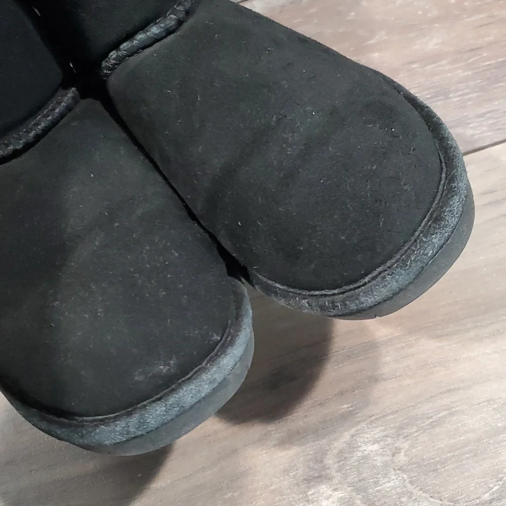 Bearpaw Youth tall boots shoes sz 4 big girls